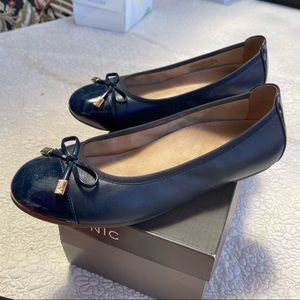 Shoes flats. Vionic Minna 9 Navy Blue